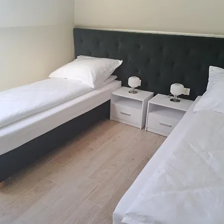 Szmaragd Apartman *